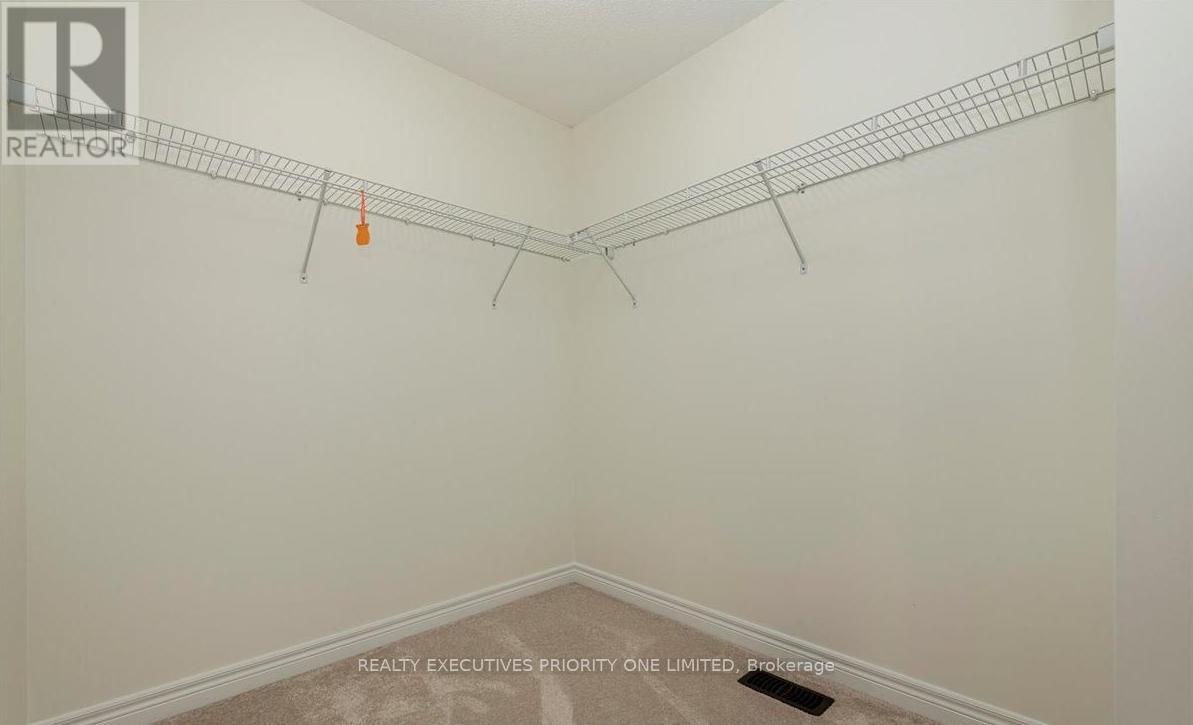 60 Greenwood Drive, Essa (Angus), Ontario  L0M 1B5 - Photo 16 - N12655492