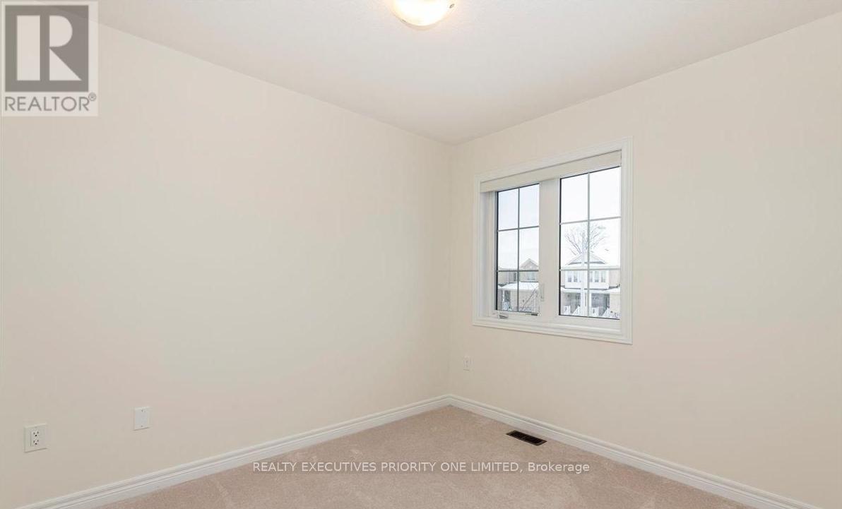 60 Greenwood Drive, Essa (Angus), Ontario  L0M 1B5 - Photo 17 - N12655492