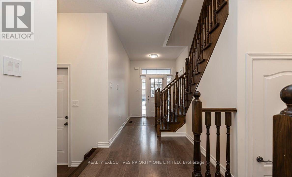 60 Greenwood Drive, Essa (Angus), Ontario  L0M 1B5 - Photo 2 - N12655492