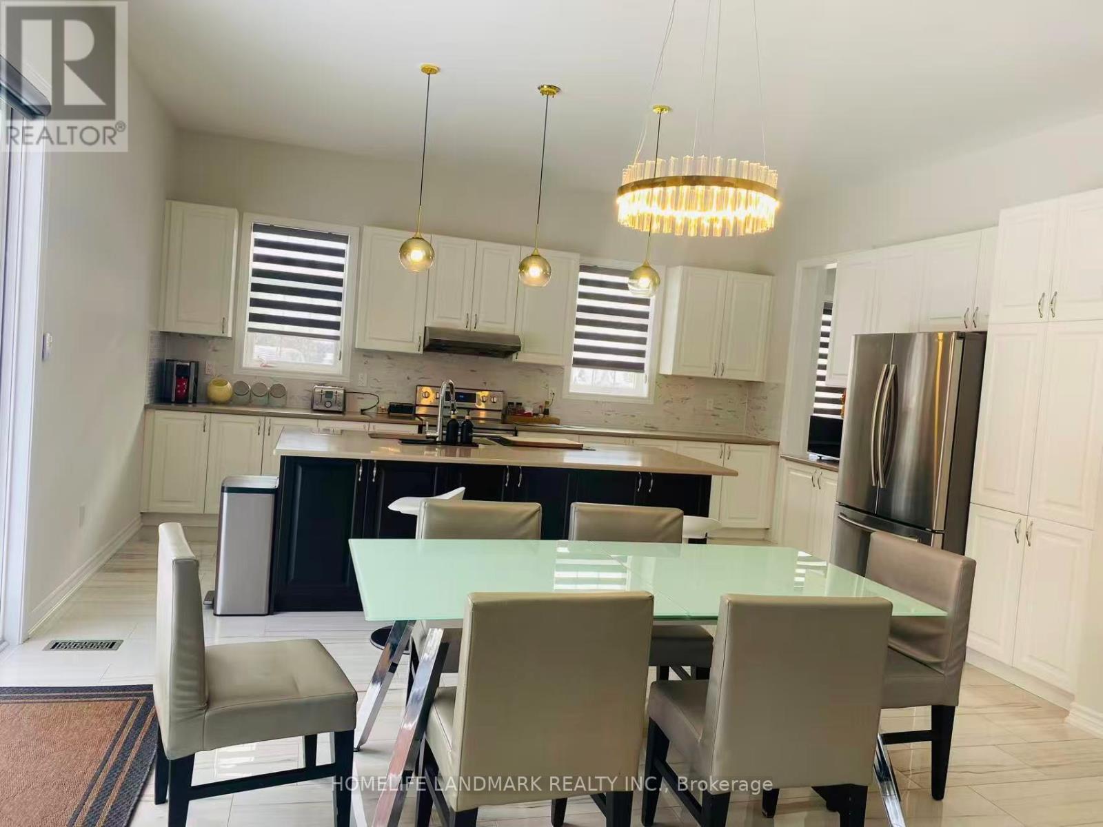 123 Mitchell Place, Newmarket, Ontario  L3Y 0E2 - Photo 3 - N12655520