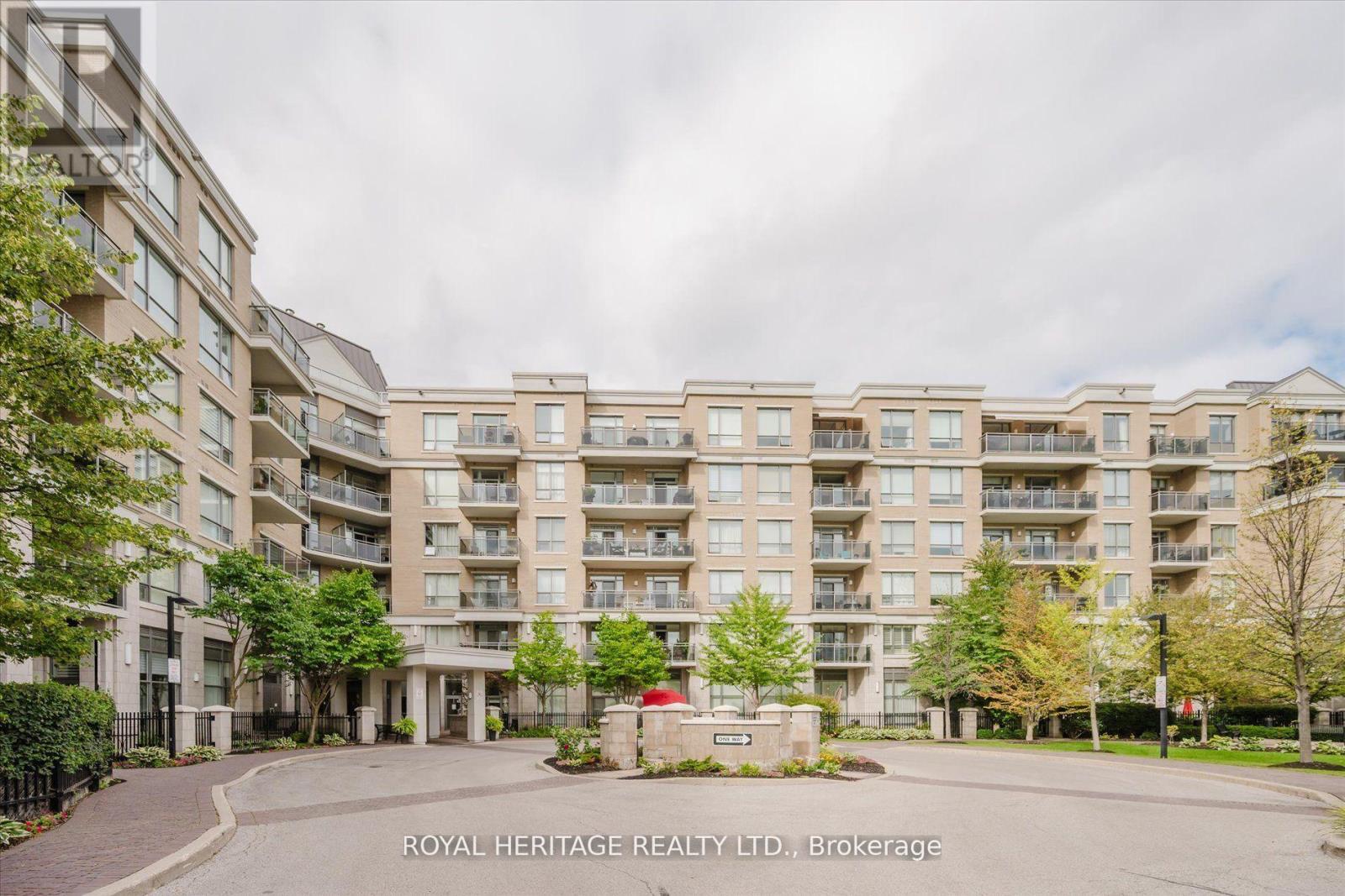 215 - 111 Civic Square Gate, Aurora, Ontario  L4G 0S6 - Photo 2 - N12655544