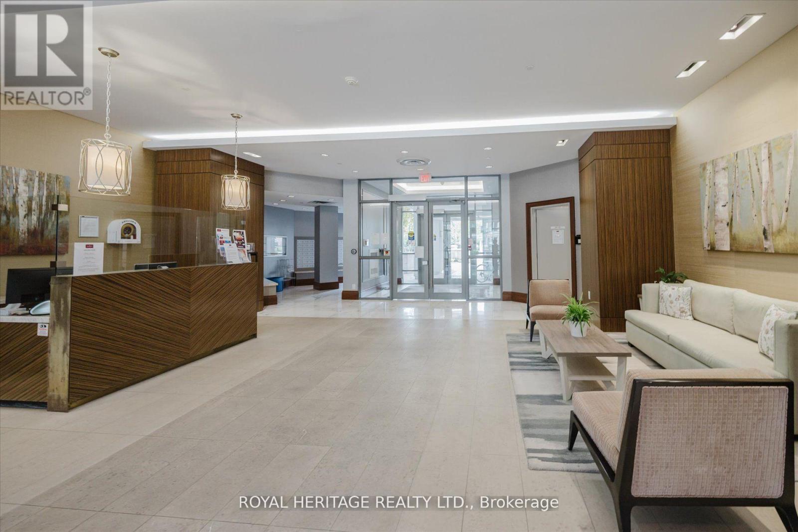 215 - 111 Civic Square Gate, Aurora, Ontario  L4G 0S6 - Photo 3 - N12655544