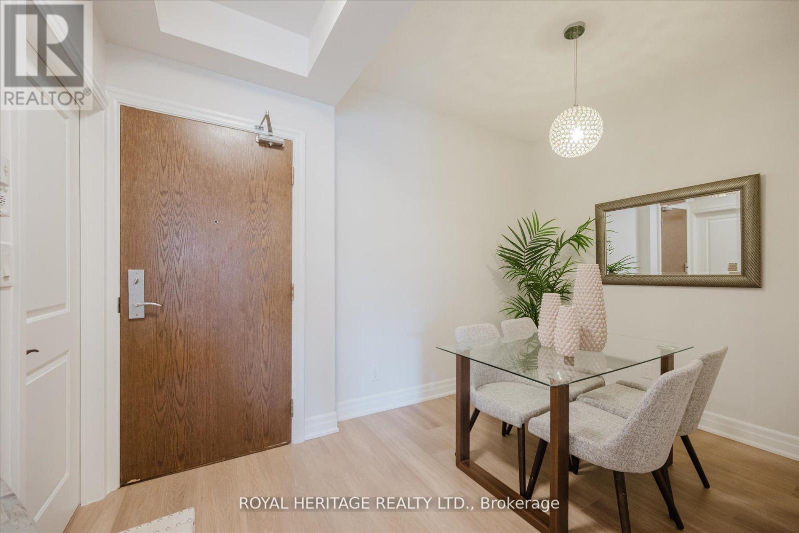 215 - 111 Civic Square Gate, Aurora, Ontario  L4G 0S6 - Photo 4 - N12655544