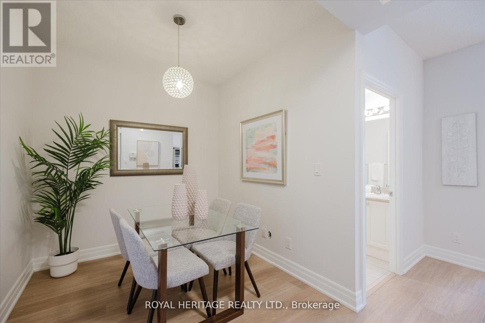 215 - 111 Civic Square Gate, Aurora, Ontario  L4G 0S6 - Photo 5 - N12655544