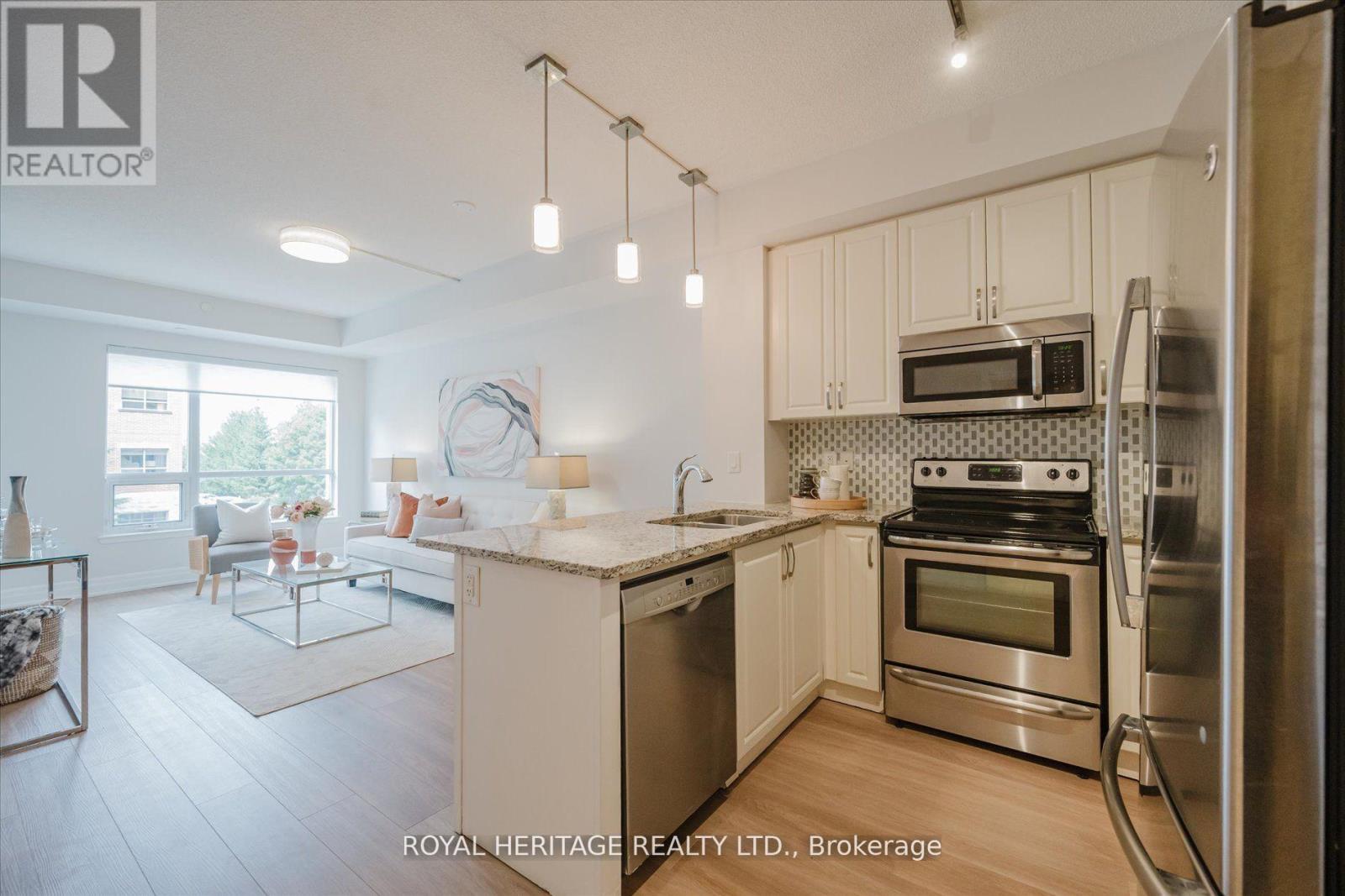 215 - 111 Civic Square Gate, Aurora, Ontario  L4G 0S6 - Photo 7 - N12655544