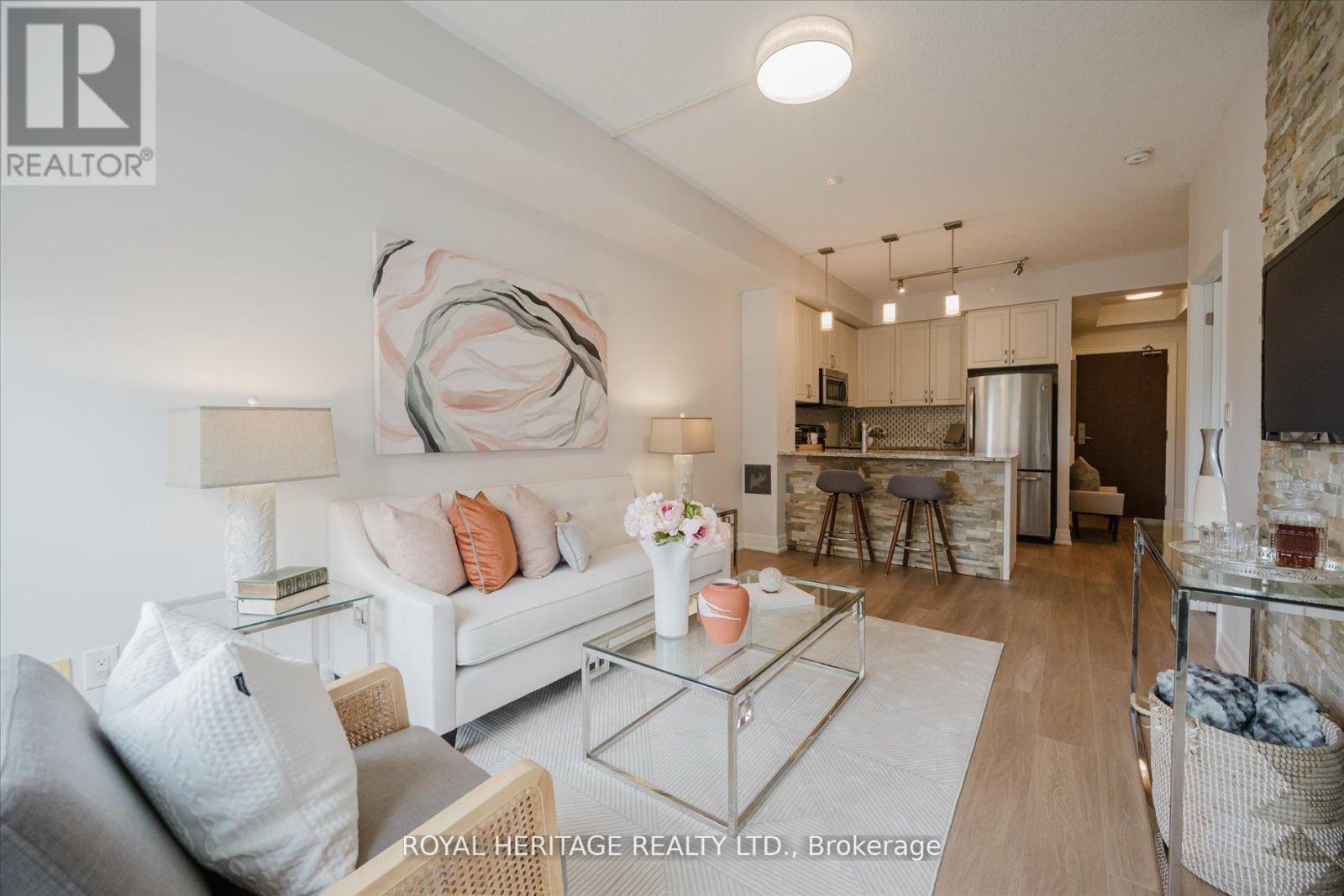 215 - 111 Civic Square Gate, Aurora, Ontario  L4G 0S6 - Photo 9 - N12655544