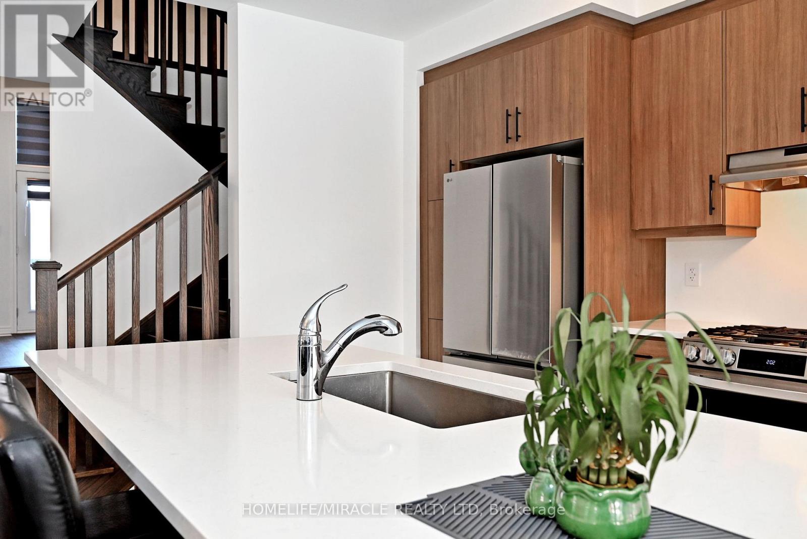 689 Mika Street, Innisfil, Ontario  L9S 0R7 - Photo 17 - N12650676