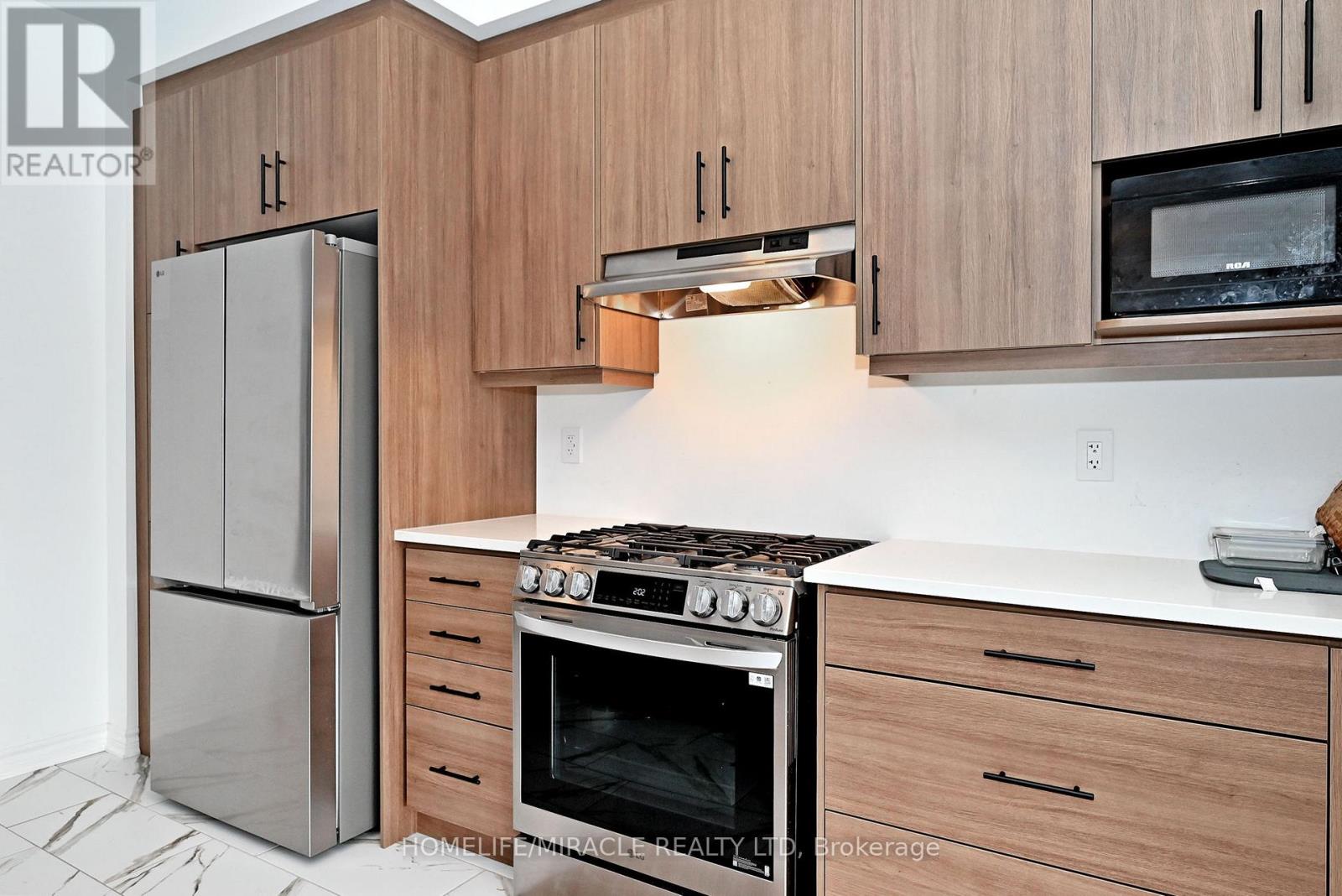 689 Mika Street, Innisfil, Ontario  L9S 0R7 - Photo 18 - N12650676