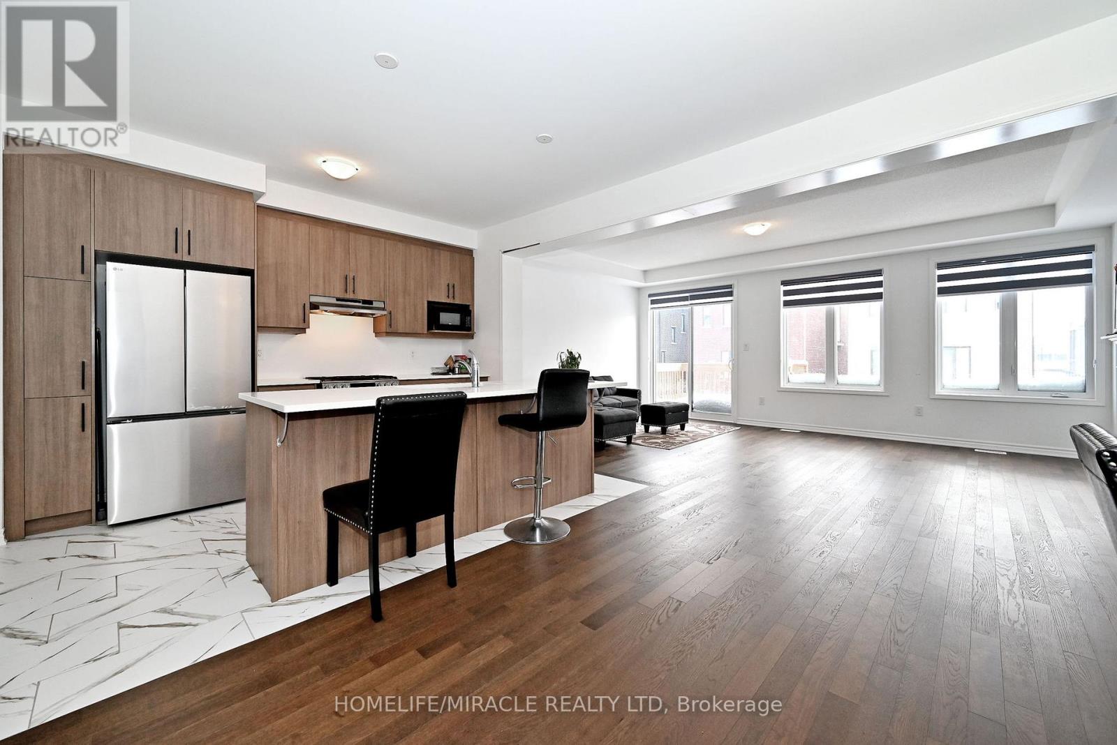 689 Mika Street, Innisfil, Ontario  L9S 0R7 - Photo 7 - N12650676