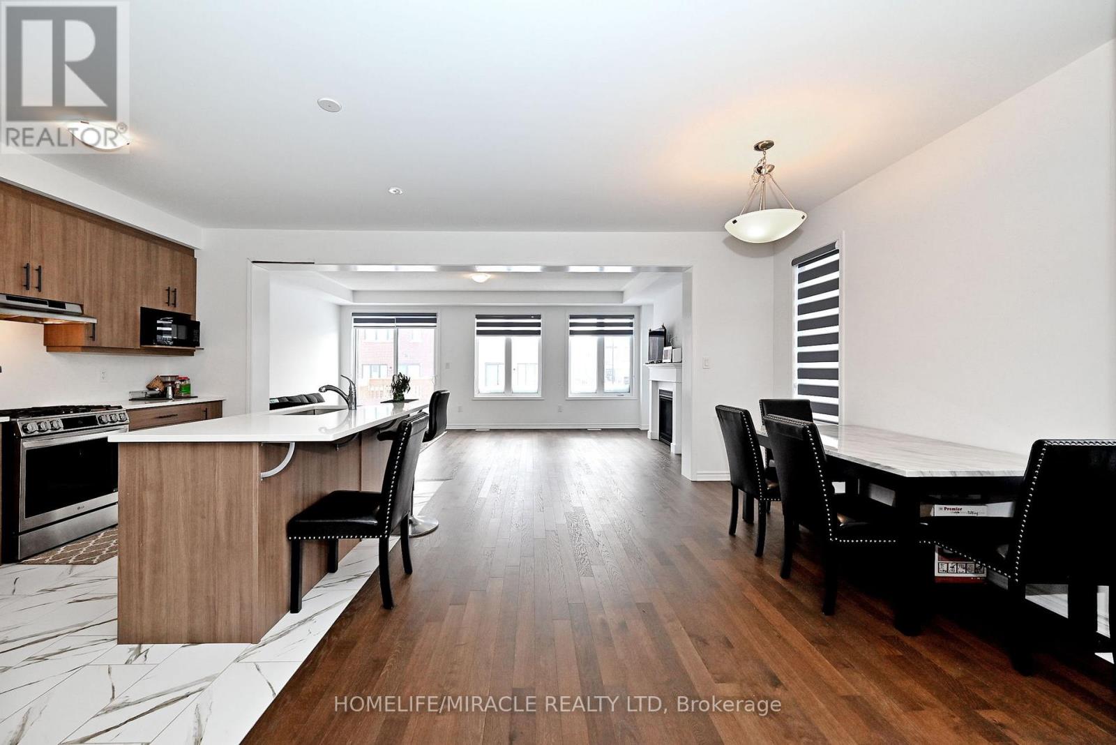 689 Mika Street, Innisfil, Ontario  L9S 0R7 - Photo 6 - N12650676