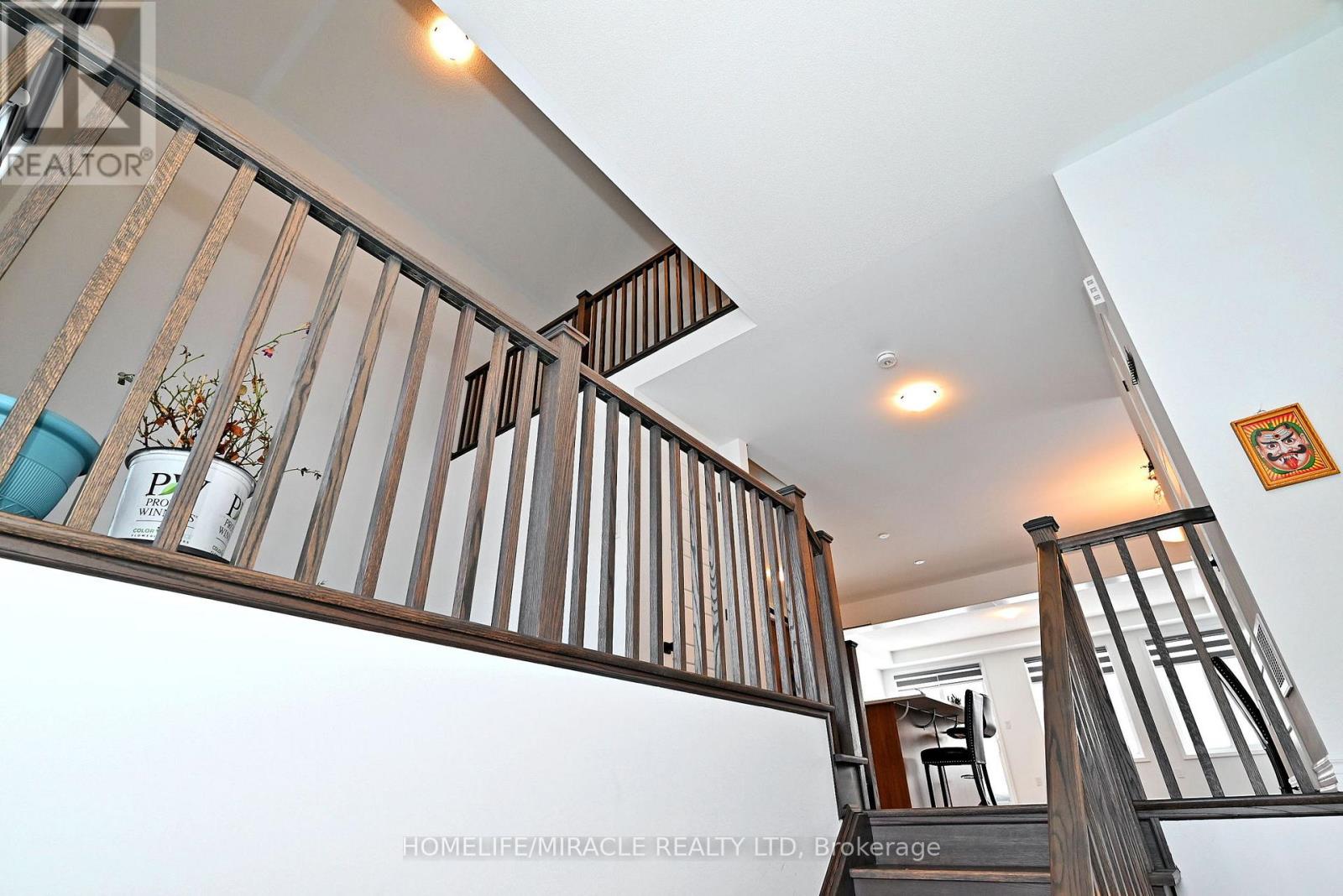 689 Mika Street, Innisfil, Ontario  L9S 0R7 - Photo 5 - N12650676