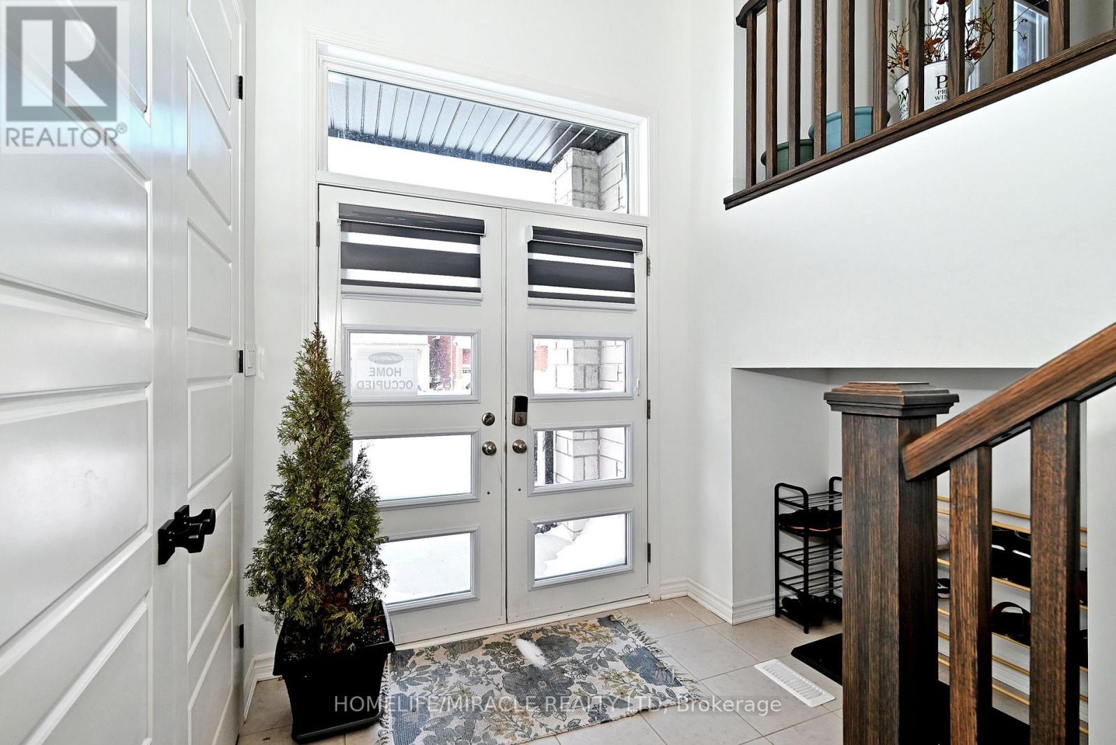 689 Mika Street, Innisfil, Ontario  L9S 0R7 - Photo 3 - N12650676