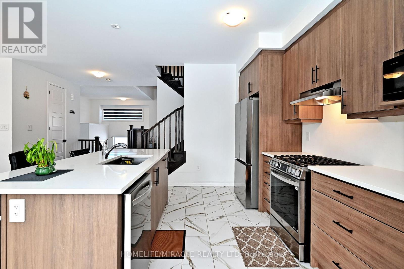 689 Mika Street, Innisfil, Ontario  L9S 0R7 - Photo 16 - N12650676