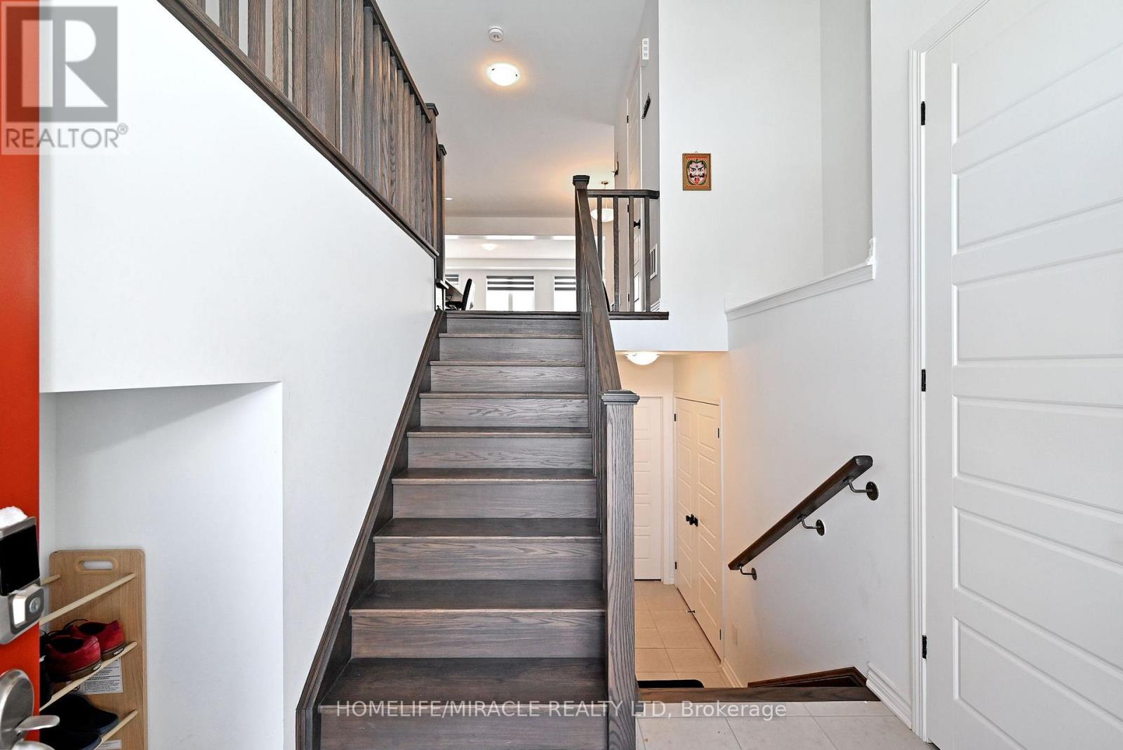 689 Mika Street, Innisfil, Ontario  L9S 0R7 - Photo 4 - N12650676