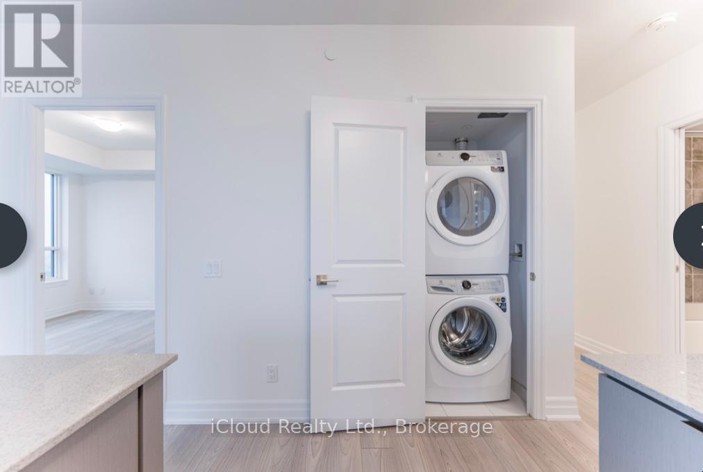 1704 - 36 Elm Drive, Mississauga, Ontario  L5B 0N9 - Photo 4 - W12654244