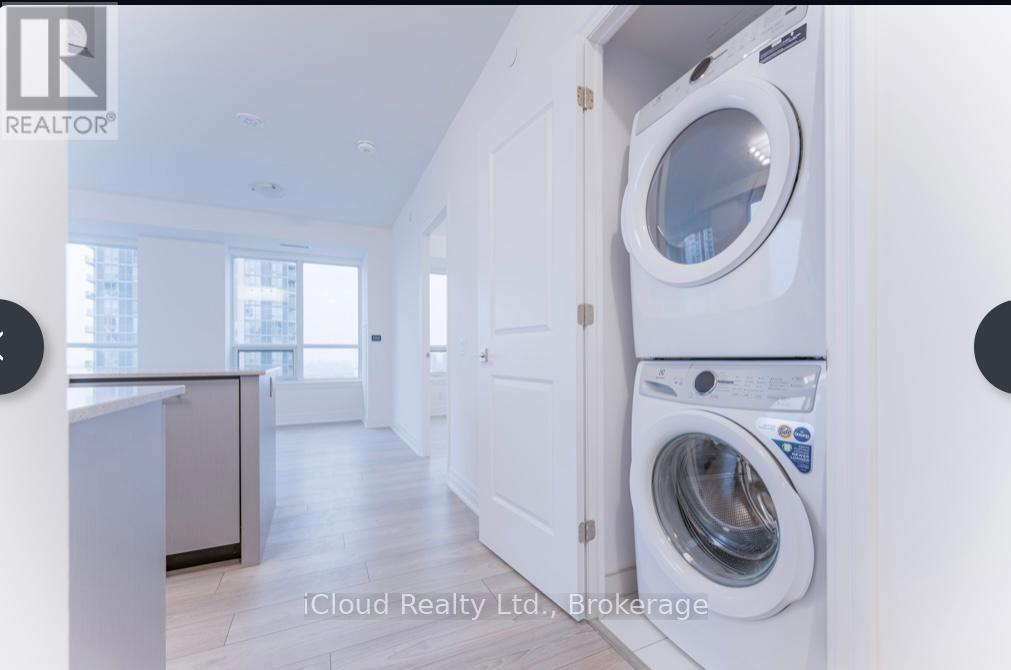 1704 - 36 Elm Drive, Mississauga, Ontario  L5B 0N9 - Photo 5 - W12654244