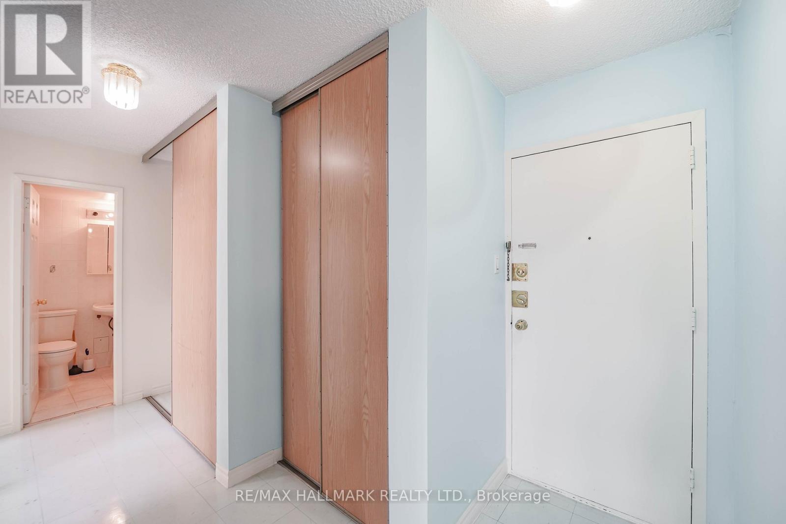 411 - 50 Lotherton Pathway, Toronto, Ontario  M6B 2G7 - Photo 4 - W12655498