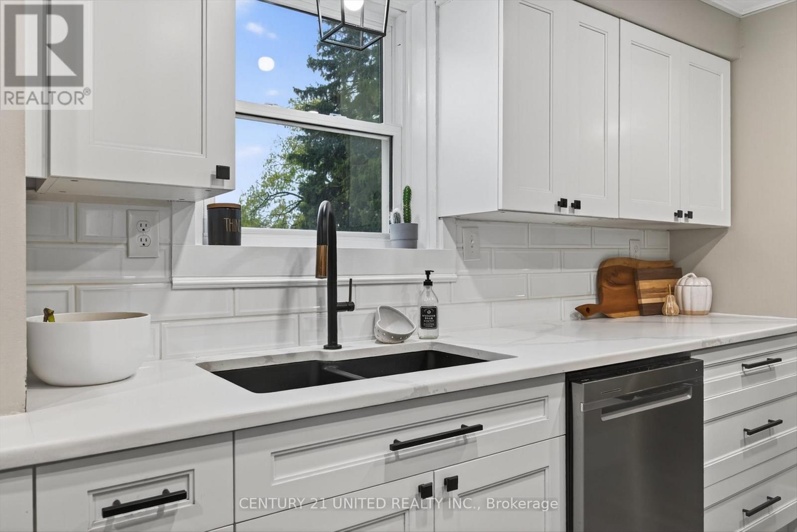 71 Bond Street W, Kawartha Lakes, Ontario  K9V 3R5 - Photo 17 - X12655636