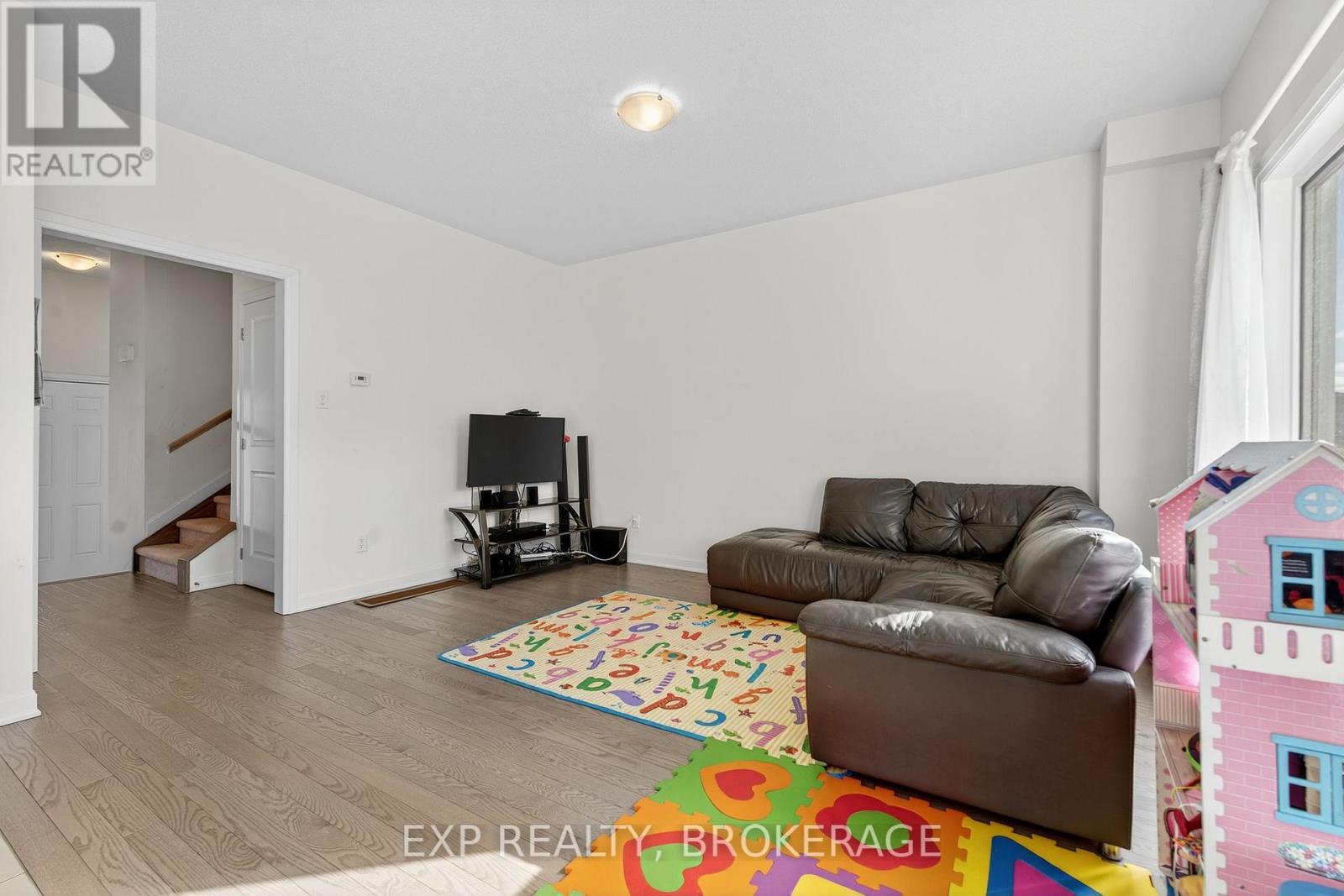 73 Oakmont Drive, Loyalist, Ontario  K0H 1G0 - Photo 8 - X12655612