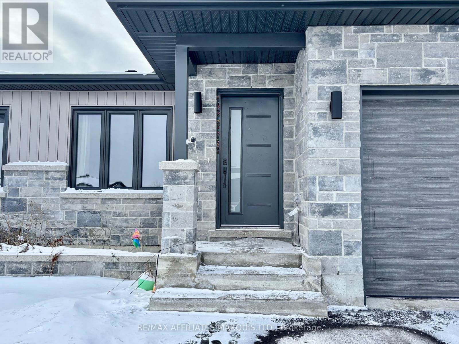 26 Portland Drive, Cornwall, Ontario  K6H 0J4 - Photo 4 - X12655620