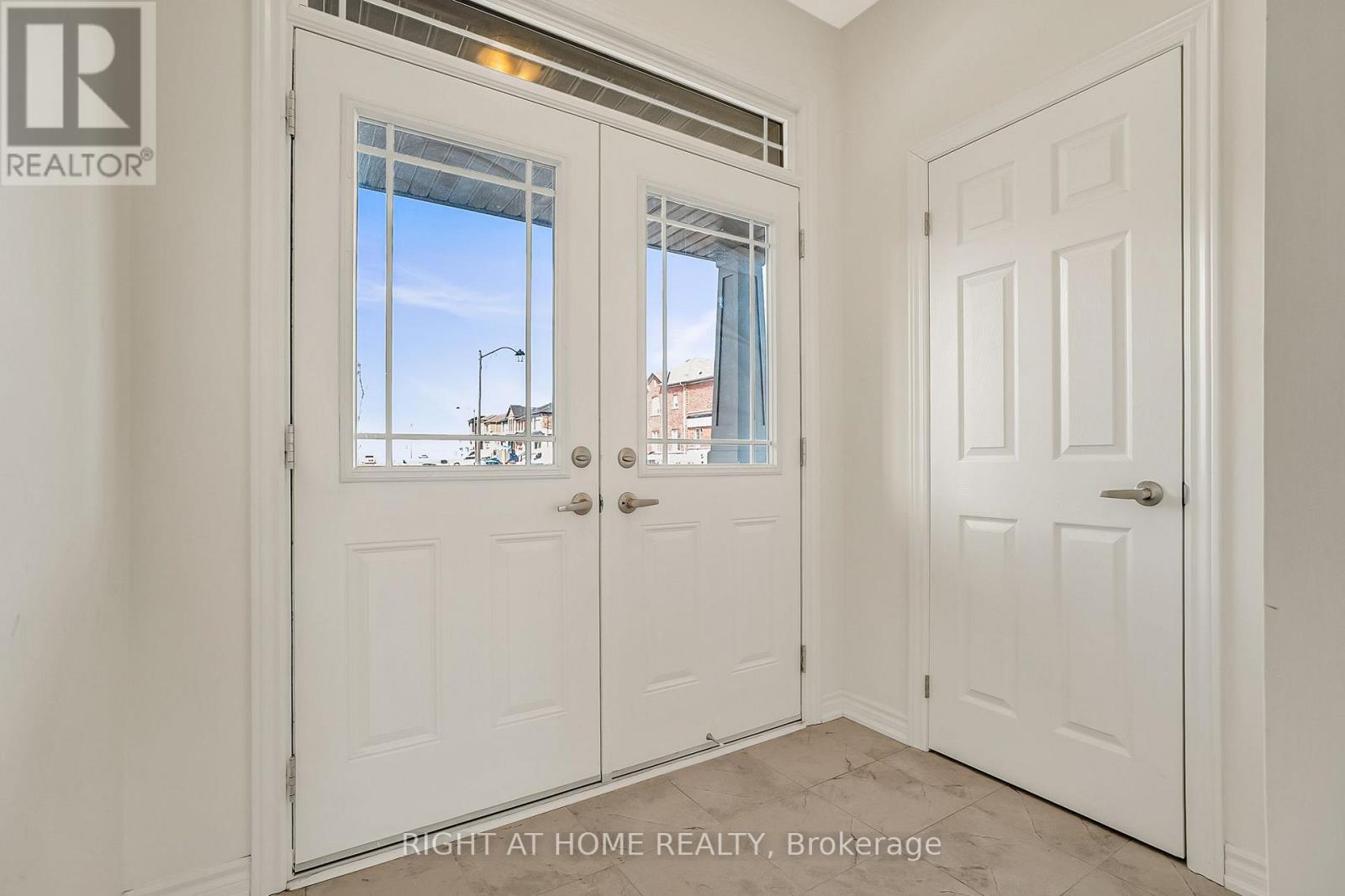 2091 Hallandale Street, Oshawa, Ontario  L1L 0T9 - Photo 4 - E12655580