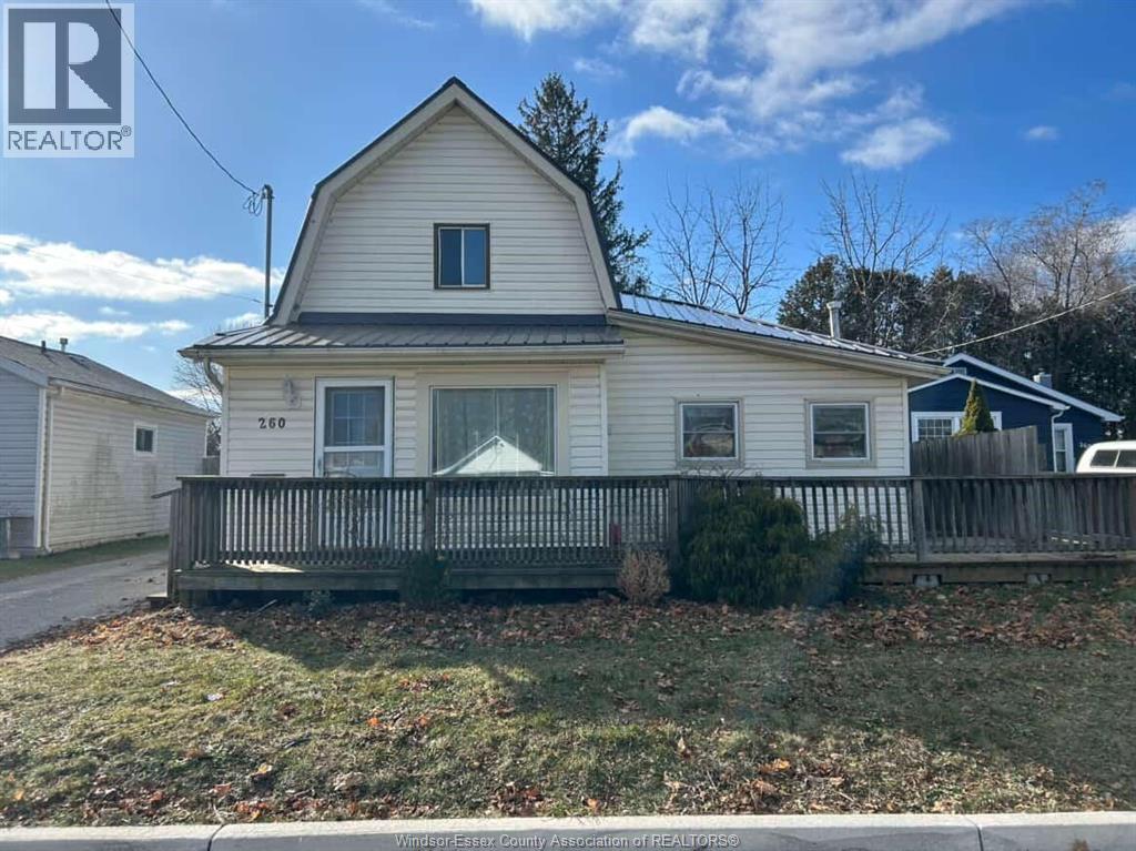 MLS# 26000021: 260 WOODS STREET, Chatham, Canada