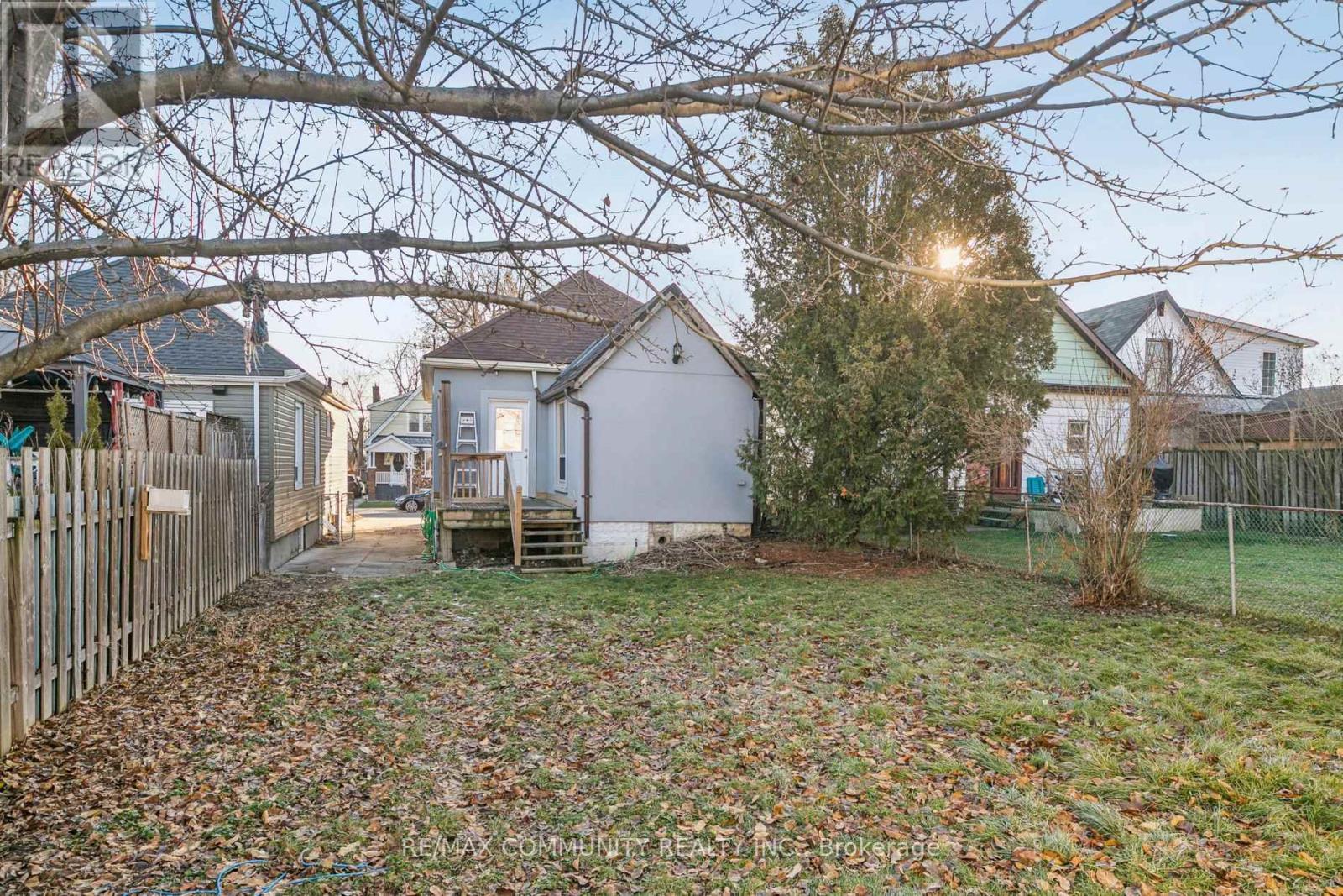 46 East 7th Street, Hamilton, Ontario  L9A 3G8 - Photo 10 - X12655596