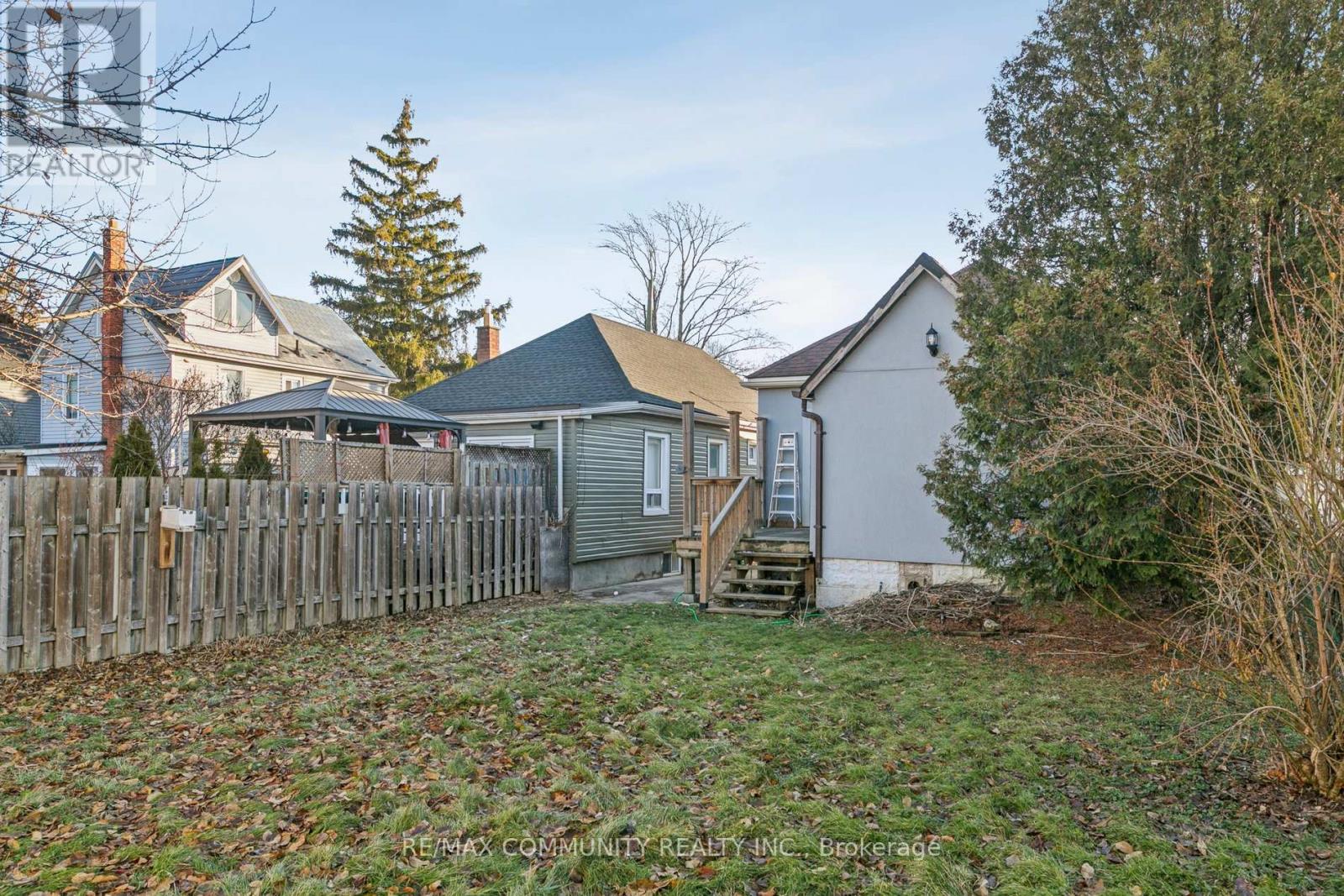 46 East 7th Street, Hamilton, Ontario  L9A 3G8 - Photo 11 - X12655596