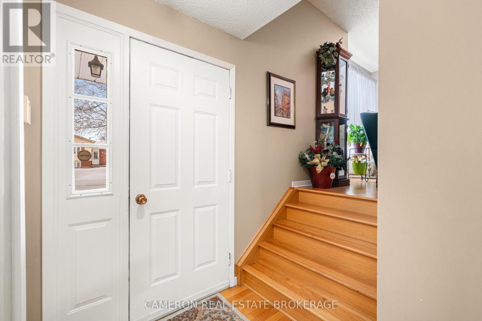 364 Angela Crescent, Cornwall, Ontario K6H 6Z8 - Photo 3 - X12655812