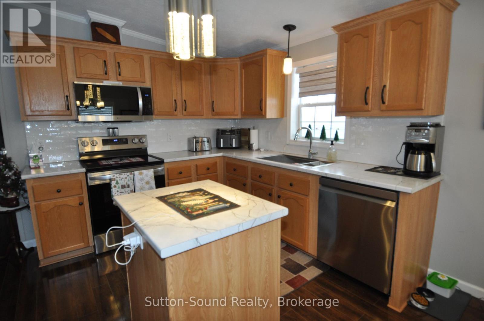 144 Rosewood Drive, Georgian Bluffs, Ontario  N4K 5N5 - Photo 7 - X12655698