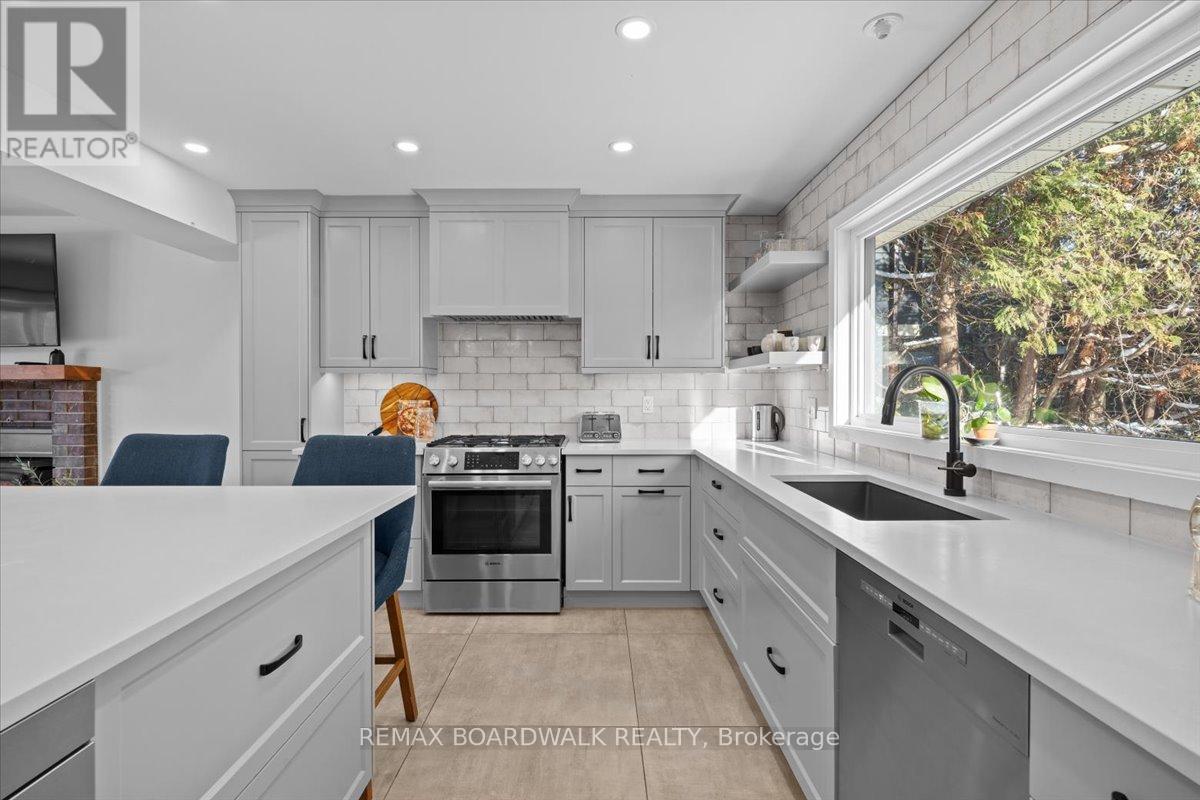 7 Gagnon Court, Ottawa, Ontario  K2K 1A7 - Photo 9 - X12655756