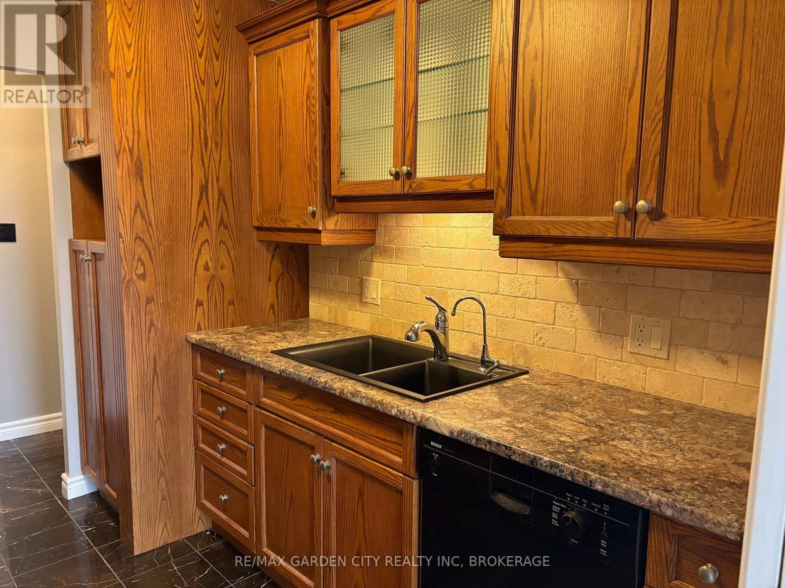 207 - 162 Martindale Road, St. Catharines, Ontario  L2S 3S4 - Photo 13 - X12655716