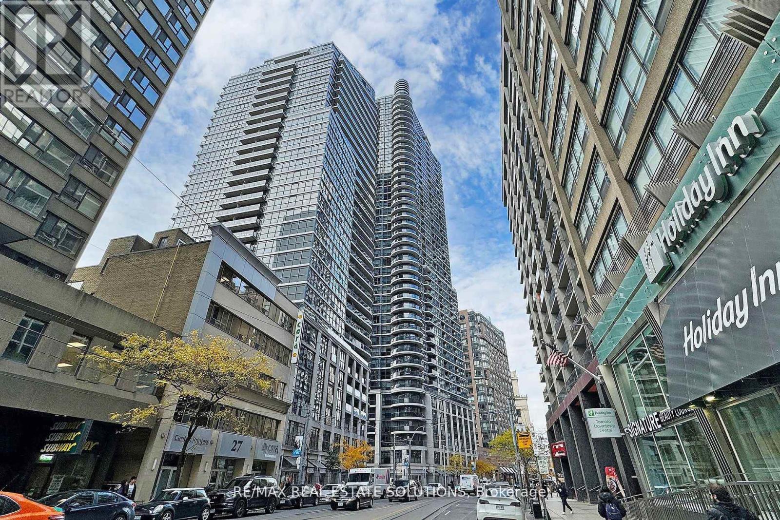710 - 25 Carlton Street, Toronto, Ontario  M5B 1L4 - Photo 1 - C12655660
