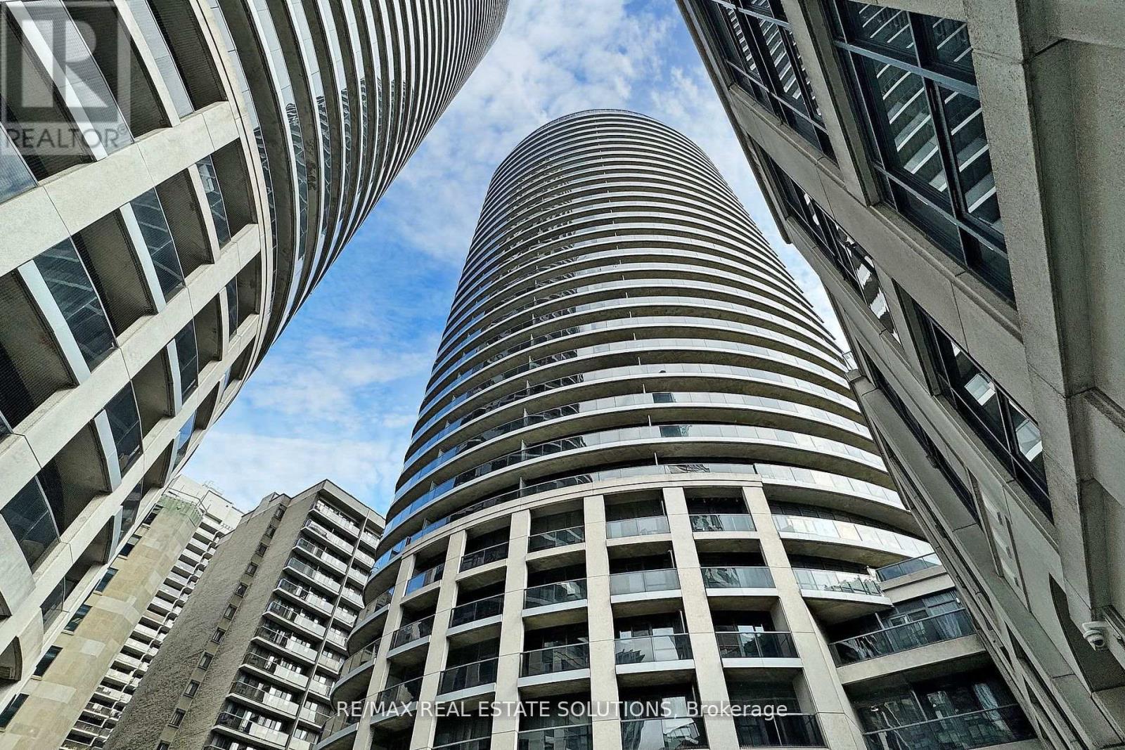 710 - 25 Carlton Street, Toronto, Ontario  M5B 1L4 - Photo 2 - C12655660