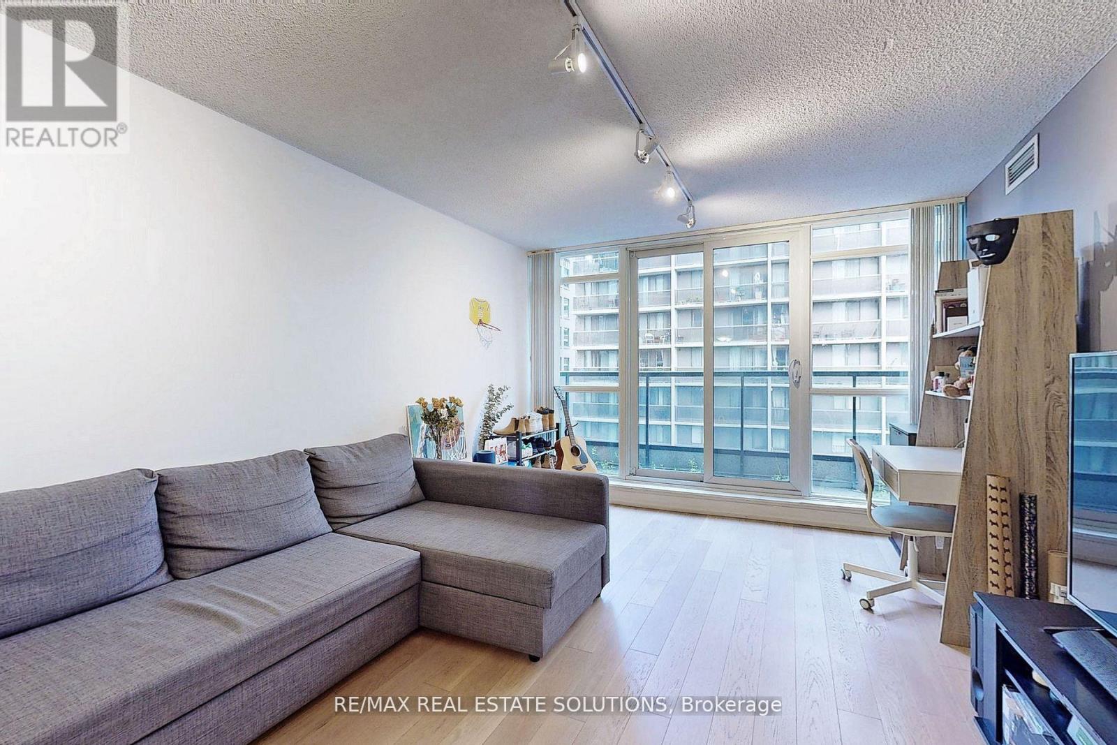 710 - 25 Carlton Street, Toronto, Ontario  M5B 1L4 - Photo 3 - C12655660