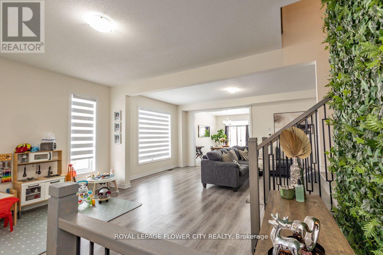 13 Ferragine Crescent, Bradford West Gwillimbury, Ontario  L3Z 2A6 - Photo 10 - N12655674