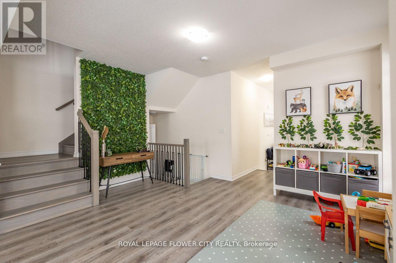 13 Ferragine Crescent, Bradford West Gwillimbury, Ontario  L3Z 2A6 - Photo 11 - N12655674