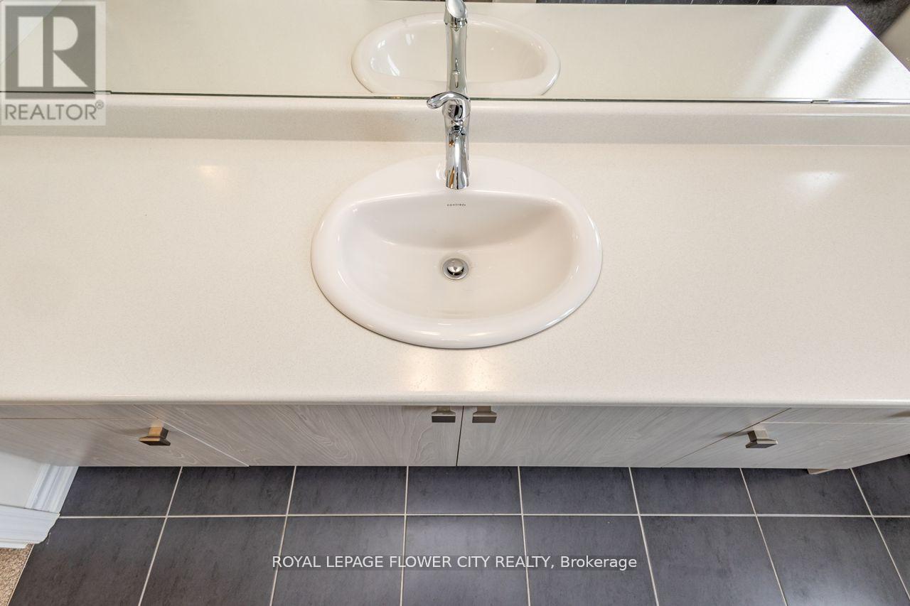 13 Ferragine Crescent, Bradford West Gwillimbury, Ontario  L3Z 2A6 - Photo 35 - N12655674