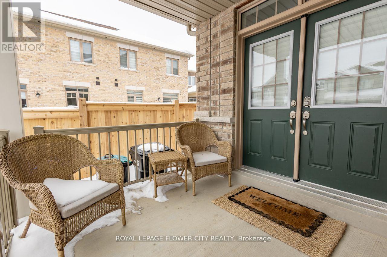 13 Ferragine Crescent, Bradford West Gwillimbury, Ontario  L3Z 2A6 - Photo 5 - N12655674