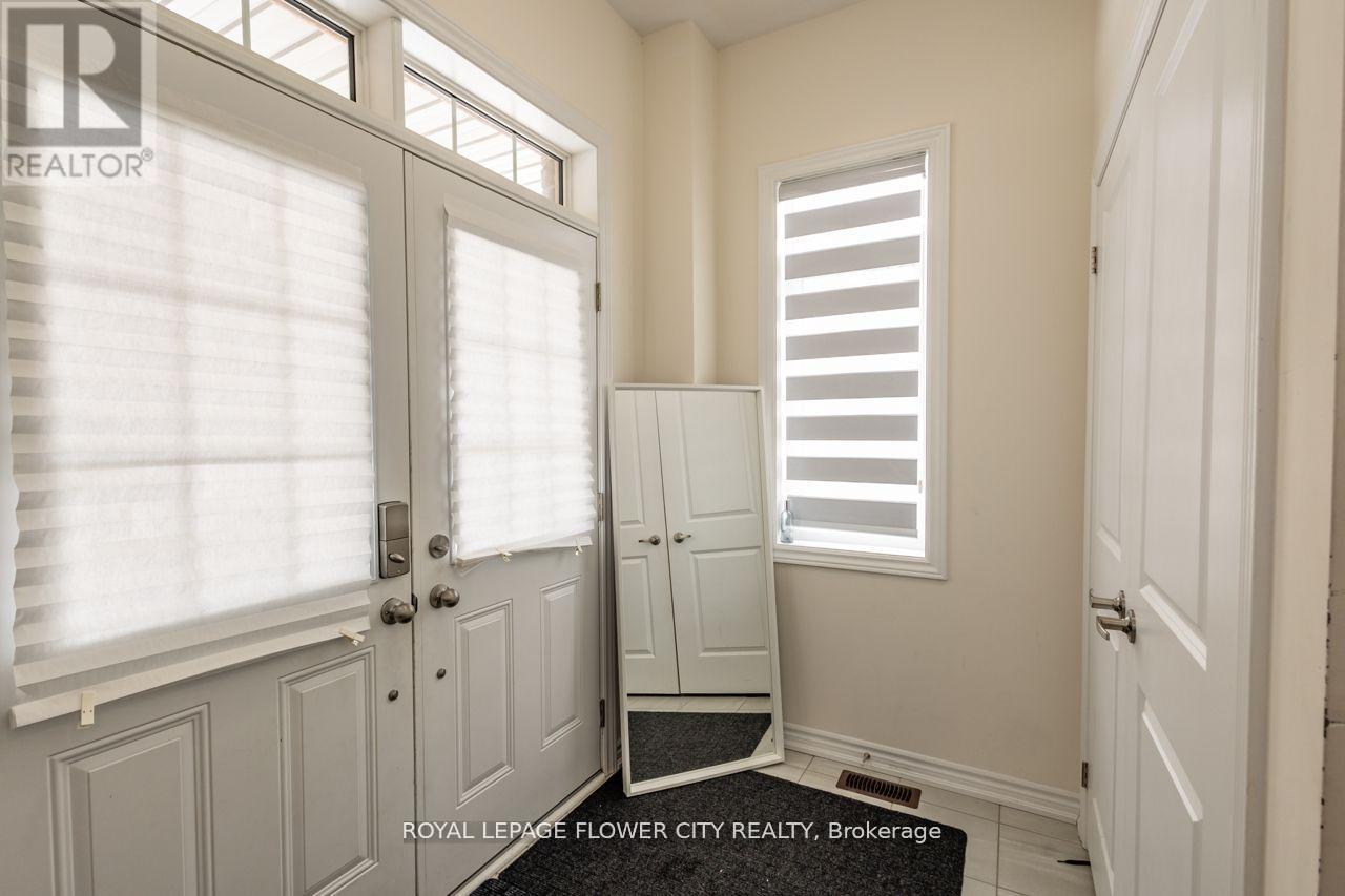 13 Ferragine Crescent, Bradford West Gwillimbury, Ontario  L3Z 2A6 - Photo 8 - N12655674