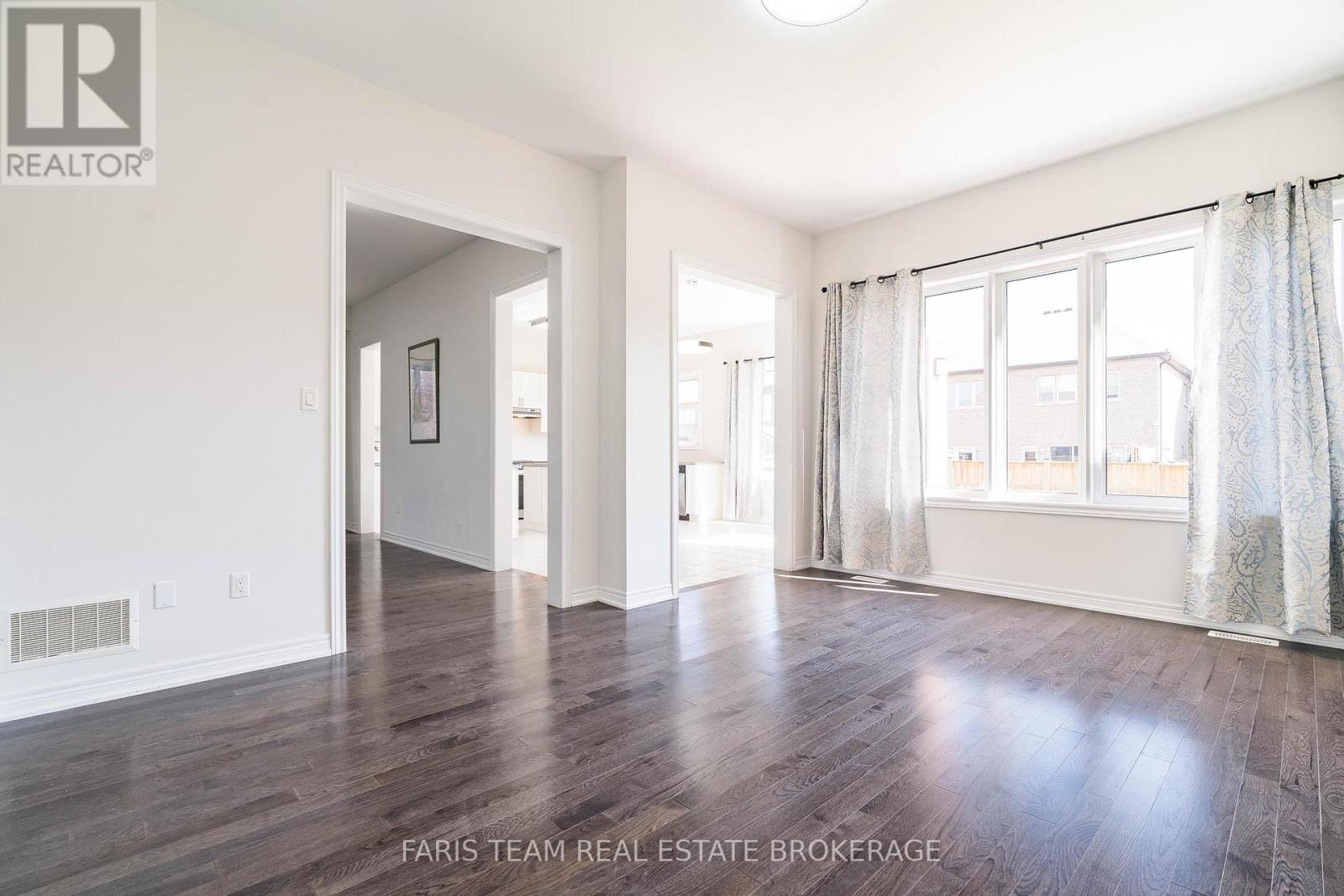 1547 Mcroberts Crescent, Innisfil, Ontario  L9S 0J9 - Photo 19 - N12655684