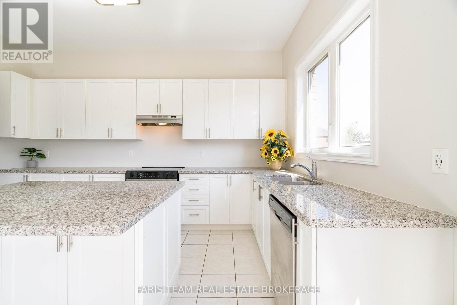 1547 Mcroberts Crescent, Innisfil, Ontario  L9S 0J9 - Photo 9 - N12655684