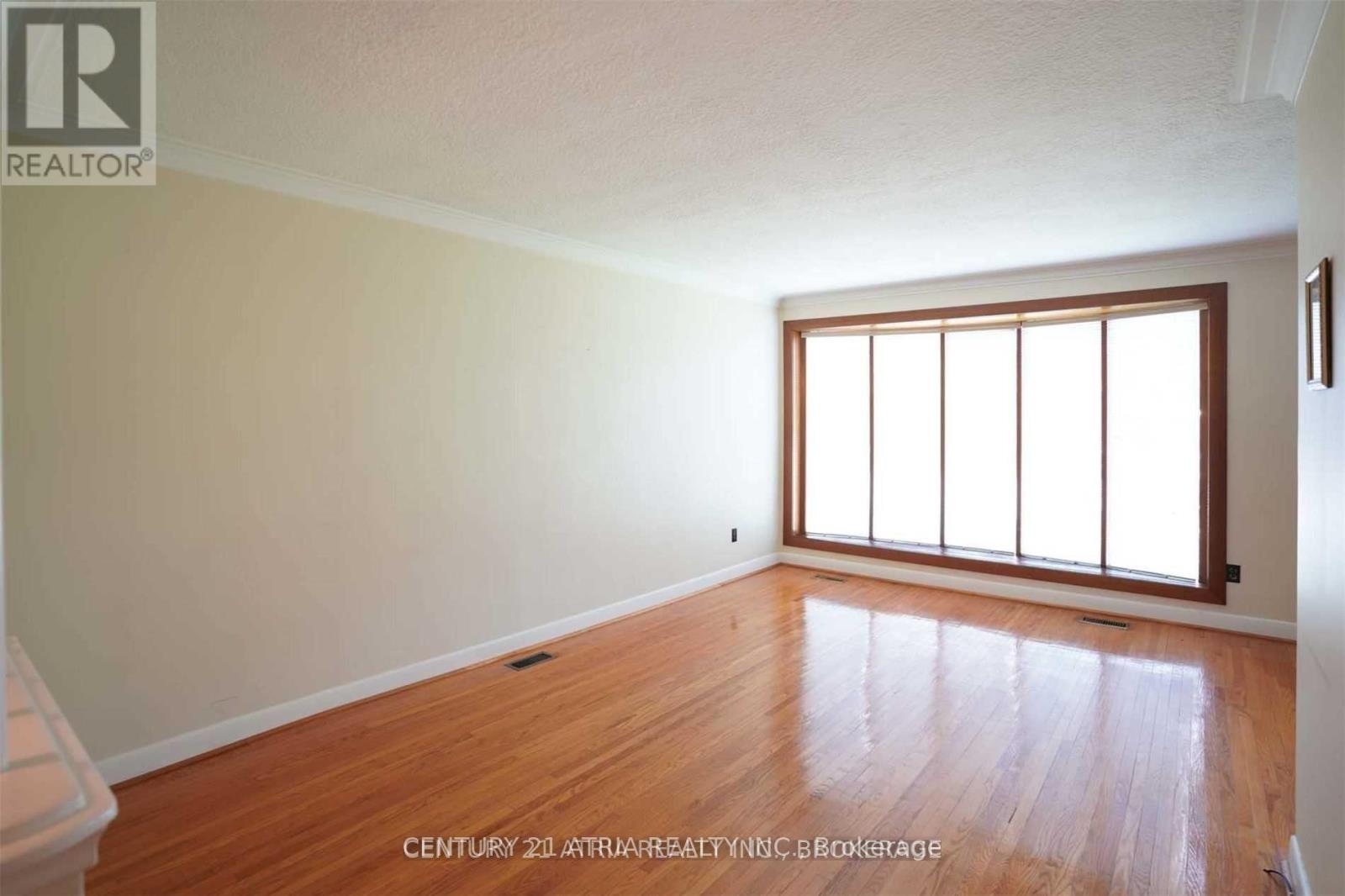 438 Lynett Crescent, Richmond Hill, Ontario  L4C 2V7 - Photo 3 - N12655770