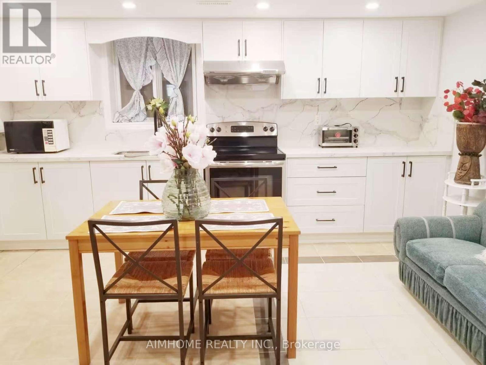 28 Castle Harbour Lane W, Markham, Ontario  L3T 3A2 - Photo 3 - N12655284