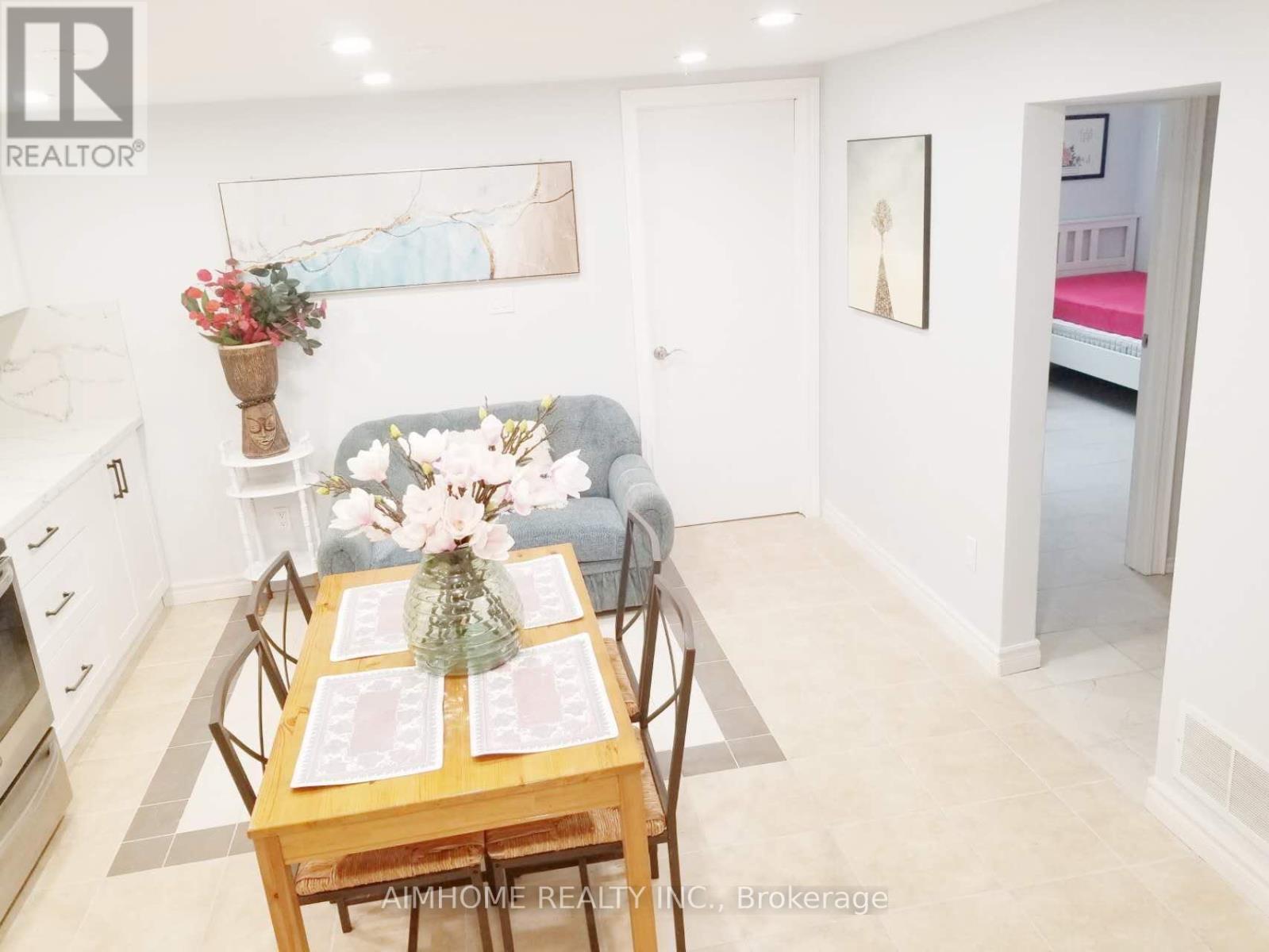 28 Castle Harbour Lane W, Markham, Ontario  L3T 3A2 - Photo 5 - N12655284