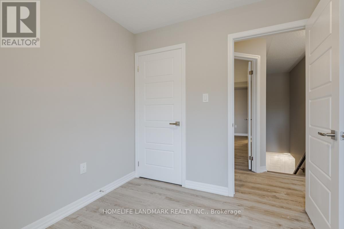 125 Toucan Trail, Oakville, Ontario  L6H 0Y1 - Photo 21 - W12655650