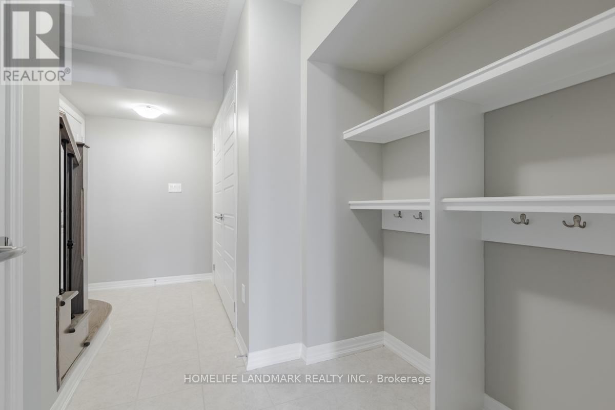 125 Toucan Trail, Oakville, Ontario  L6H 0Y1 - Photo 4 - W12655650