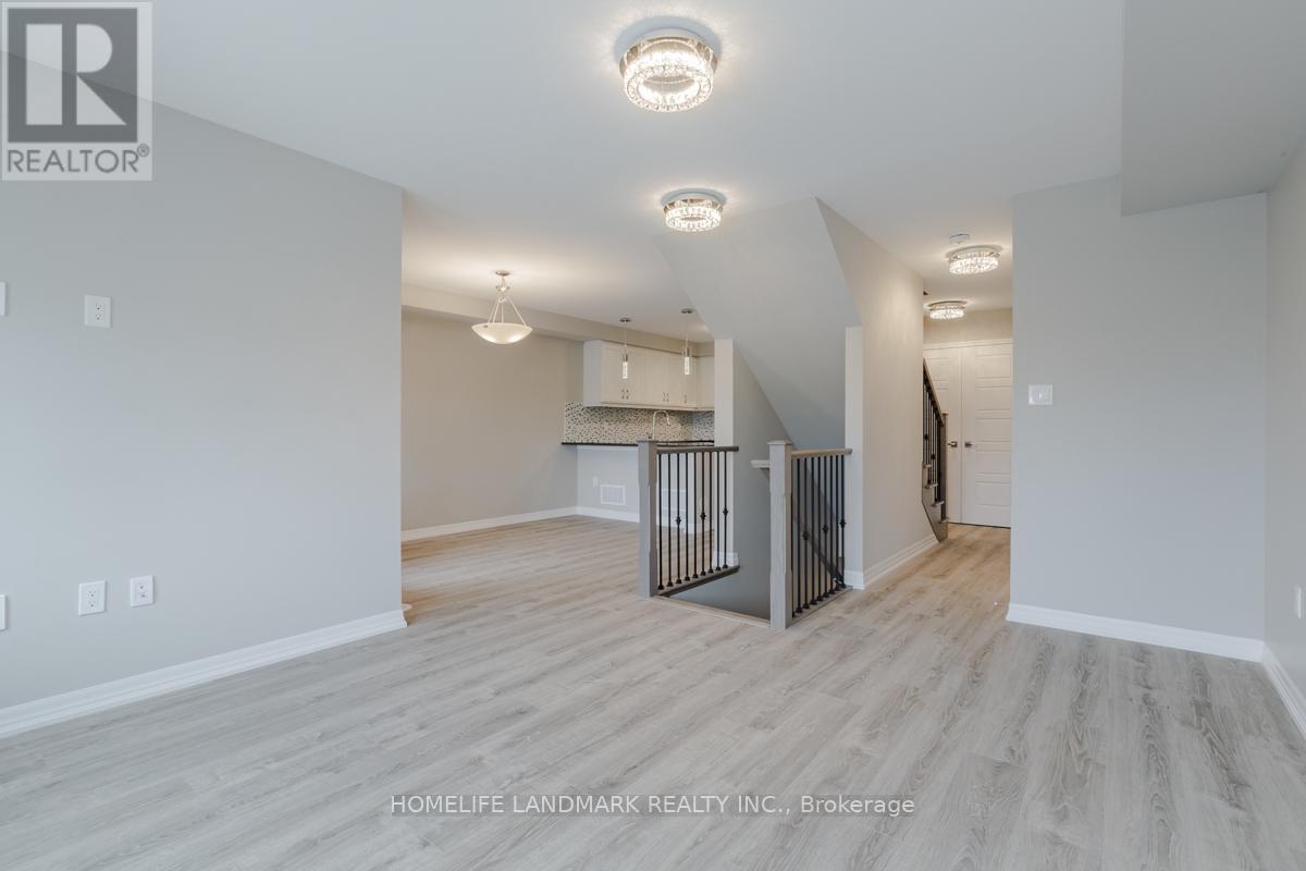 125 Toucan Trail, Oakville, Ontario  L6H 0Y1 - Photo 5 - W12655650