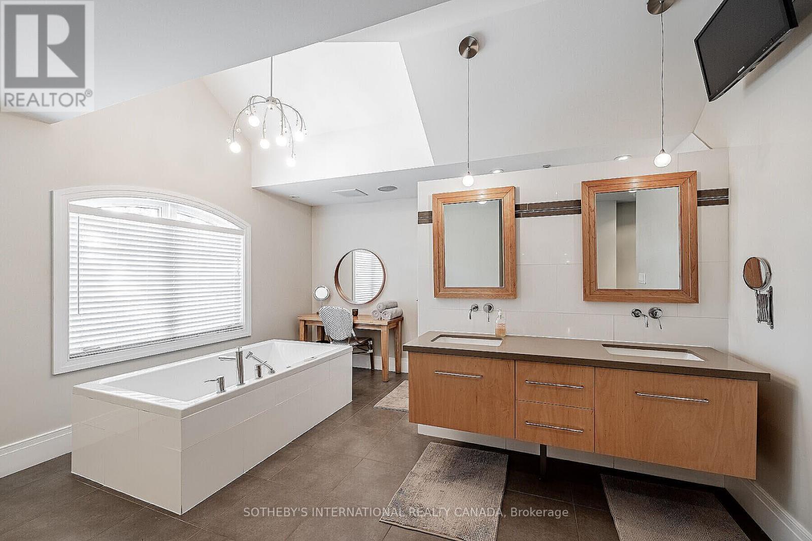 44 Meadowcrest Road, Toronto, Ontario  M8Z 2Y7 - Photo 20 - W12655666