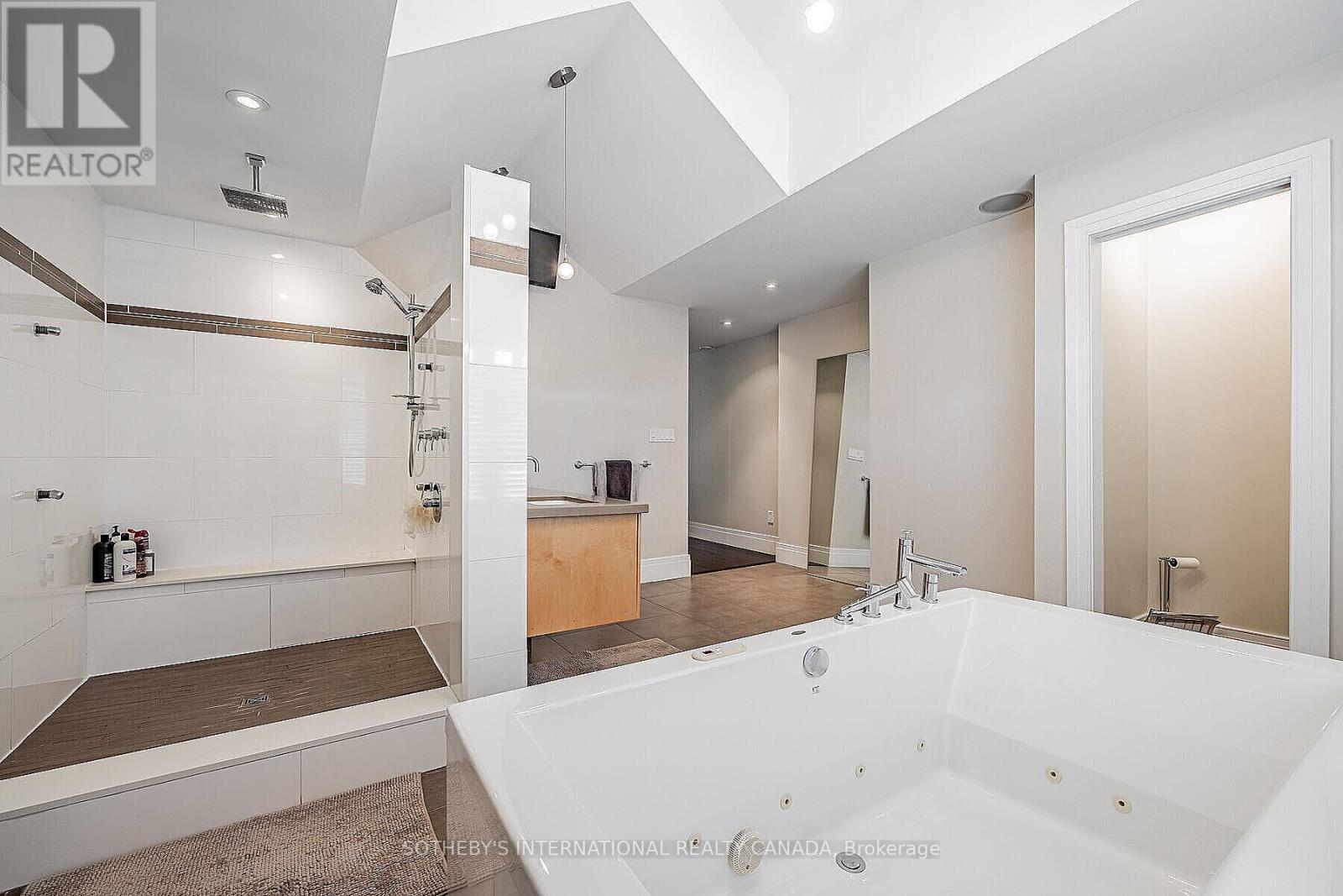 44 Meadowcrest Road, Toronto, Ontario  M8Z 2Y7 - Photo 21 - W12655666